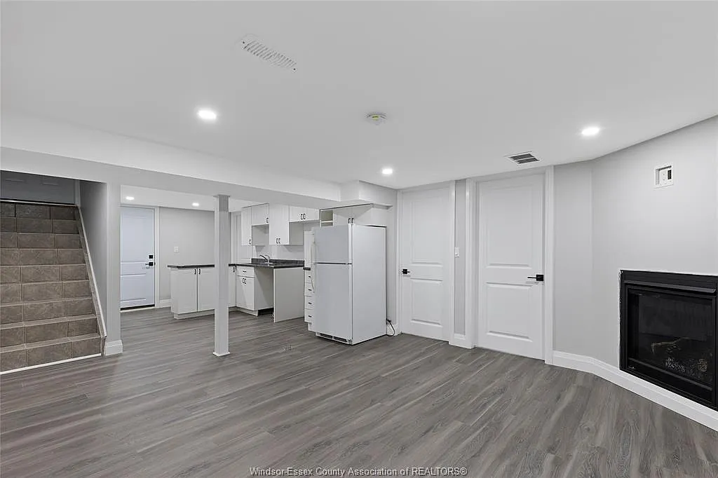 3 bed, $2,000 — Photo 3