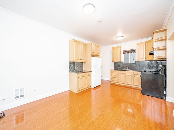 2nd image of 702 W Macarthur Blvd #702C