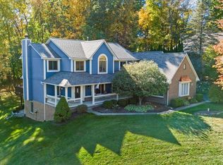 9755 Forest Ridge Dr, Clarkston, MI 48348