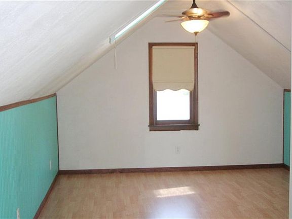 4th image of 825 42nd Ave