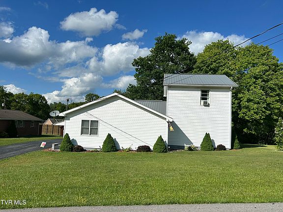 4th image of 131 Beverly Ave SW