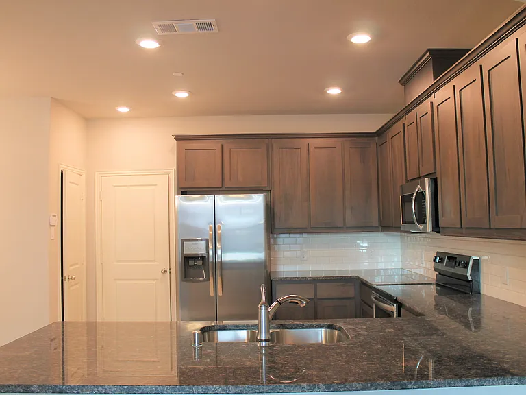 825 Ben Ln #825 — Photo 11