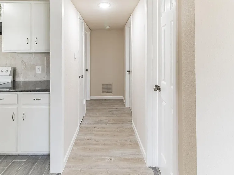 6815 Beachwood St #1 — Photo 20