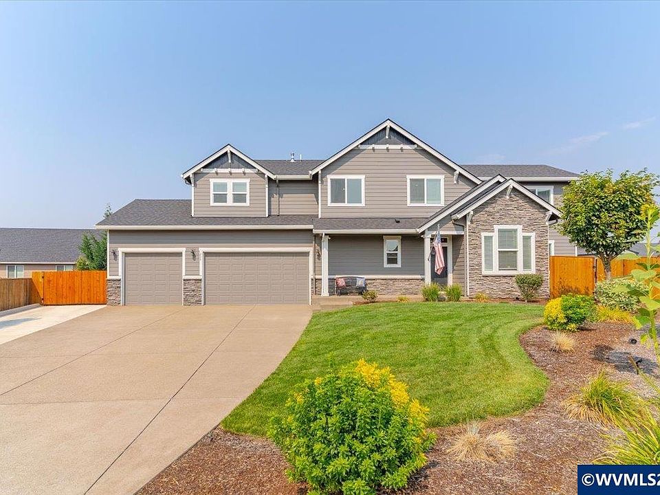 1st image of 208 NE Alder Ct