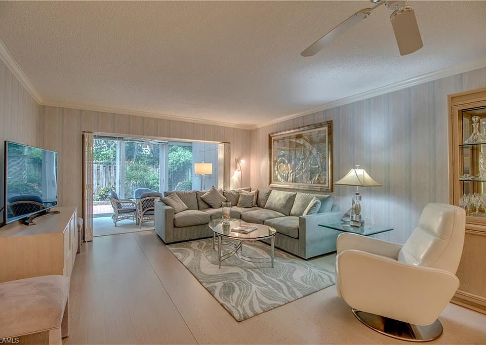 1st image of 304 2nd St S #304