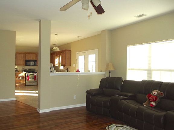 4th image of 385 Mustang Ln NE