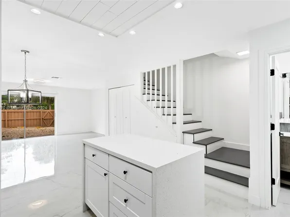 450 SE 7th St APT 262, Dania Beach, FL 33004