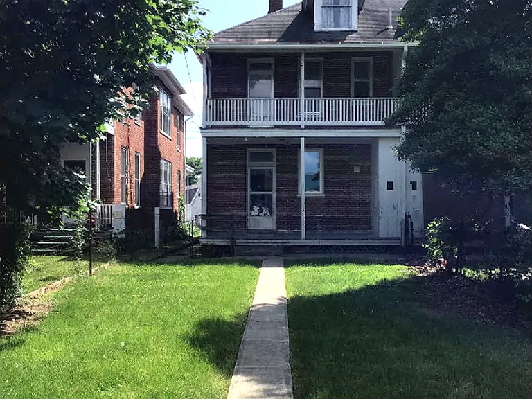 577 Lincoln Way E — Photo 2