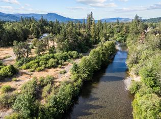 302 River Grove Dr, Cave Junction, OR 97523