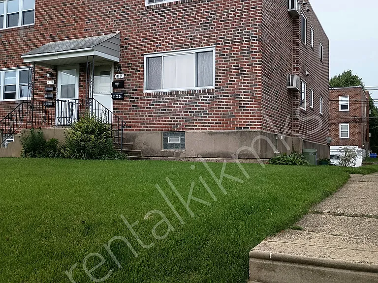 Ferndale St — Photo 1