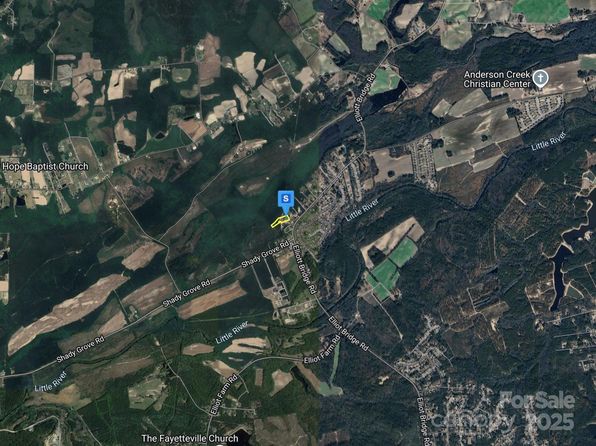 86 Poinsettia Ln, Spring Lake, NC 28390