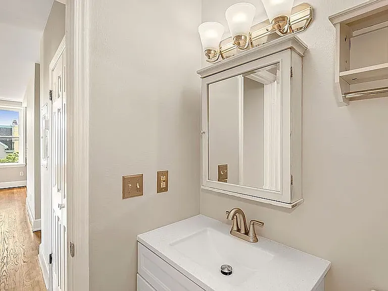 676 4th St NE #302 — Photo 12