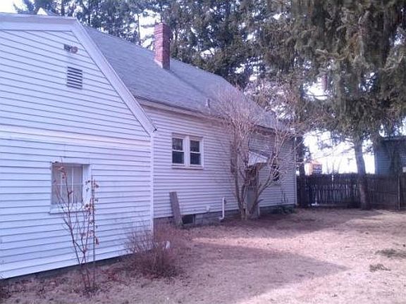 3rd image of 5 Magnolia St