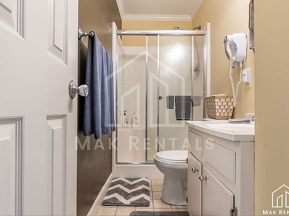 2nd image of 405 Holland Cir