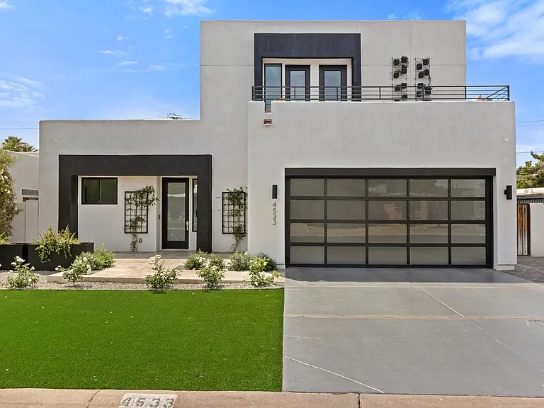 4533 E Devonshire Ave — Photo 1