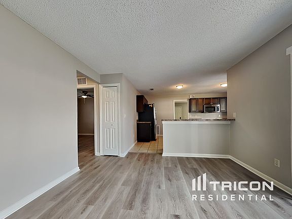 3rd image of 646 Pine Forest Dr