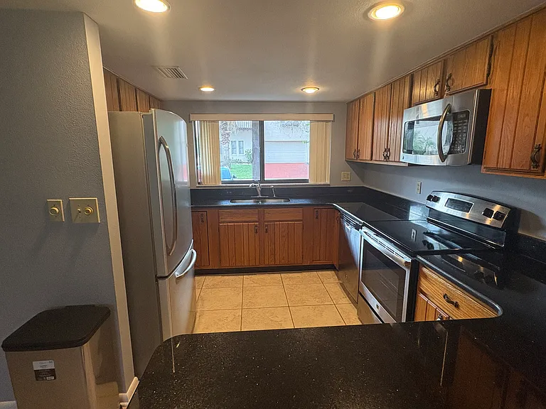 6102 Country Club Dr #F-2 — Photo 4