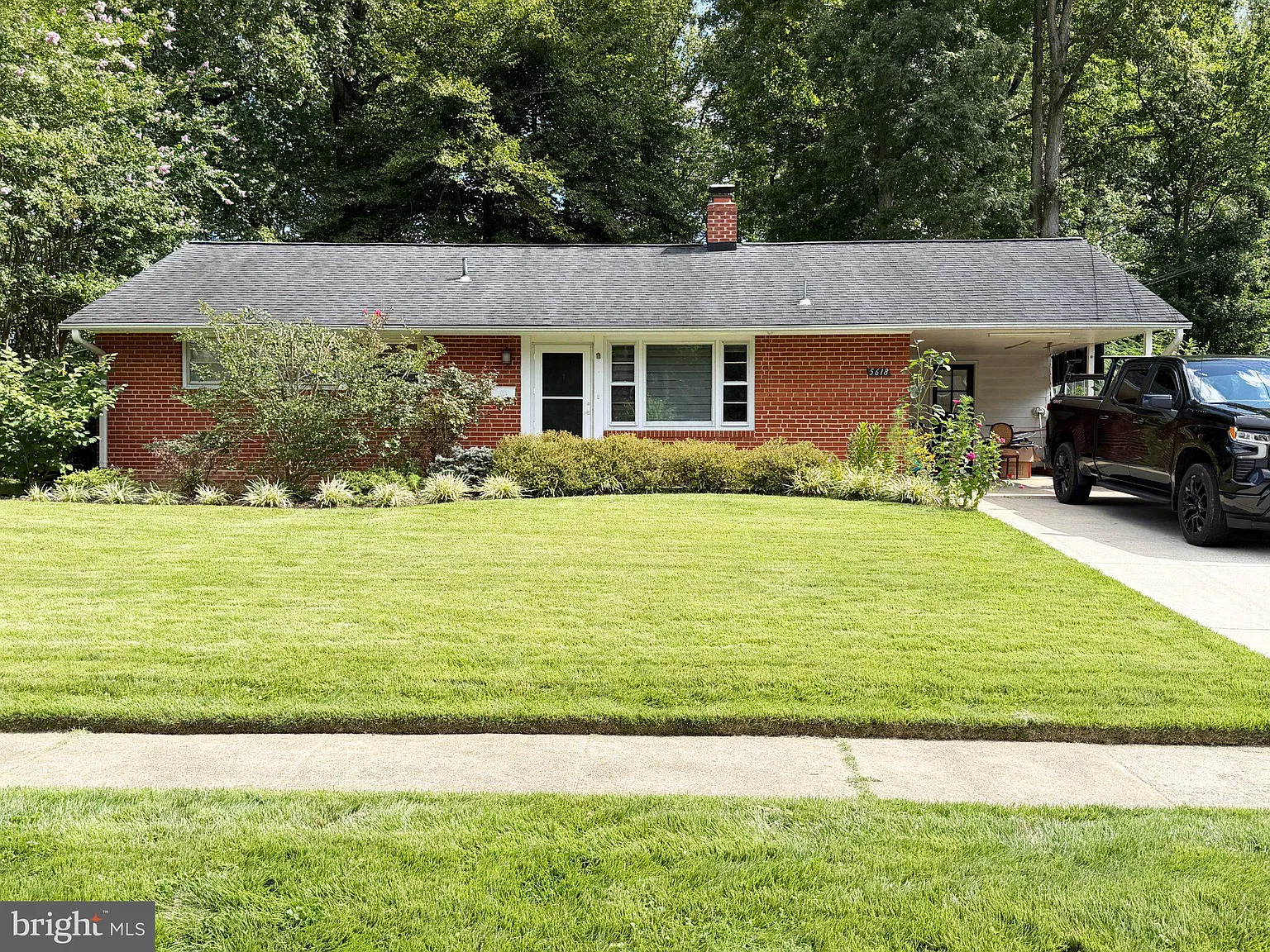 3 bed, 1.0 bath, 1092 sqft, $2,950 — Photo 1