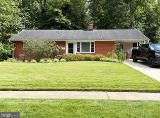 5618 Inverchapel Rd, Springfield, VA 22151