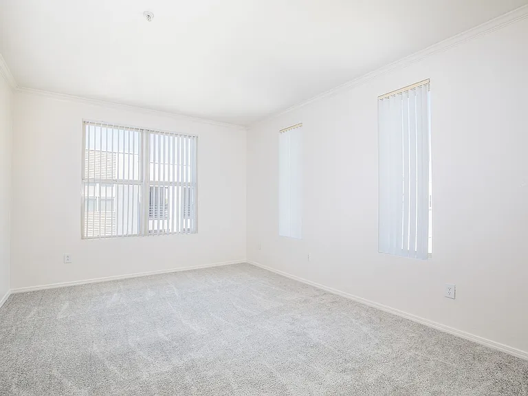 101 San Fernando — Photo 25