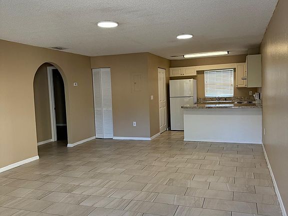 2nd image of 655 Avenue B SW APT A