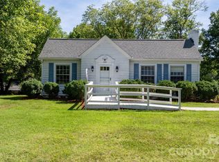 608 1st St W, Conover, NC 28613