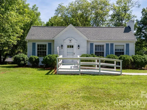 608 1st St W, Conover, NC 28613