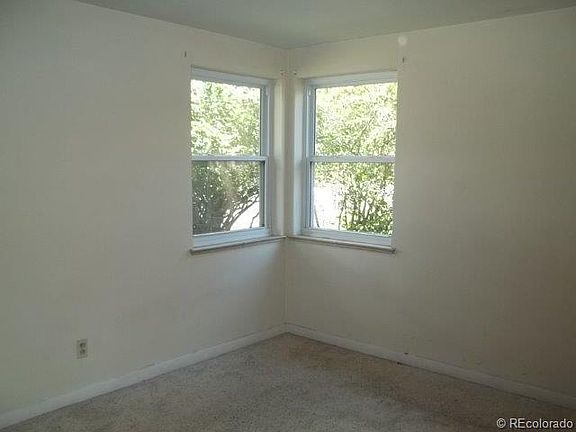 3rd image of 984 S. Vallejo St.