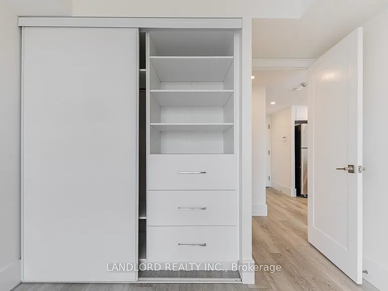 725 King St W #611 — Photo 14
