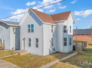 607 N 7th St, Gladstone, MI 49837