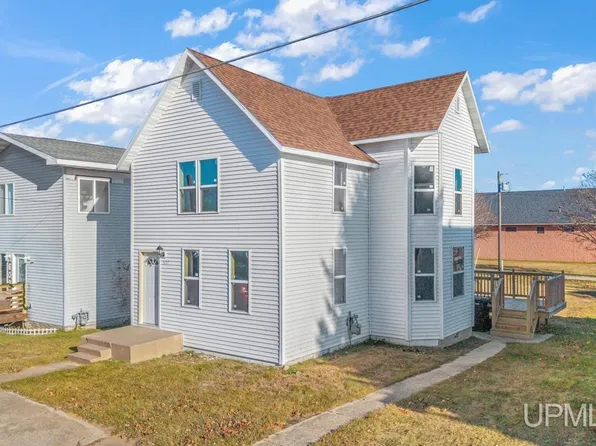 607 N 7th St, Gladstone, MI 49837