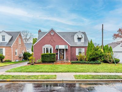 35 Lipton Lane, Williston Park, NY, 11596