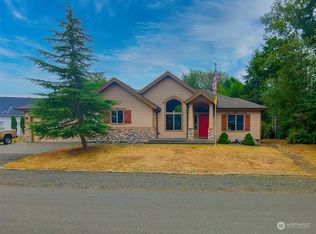 305 Harbor View Loop SE, Ocean Shores, WA 98569