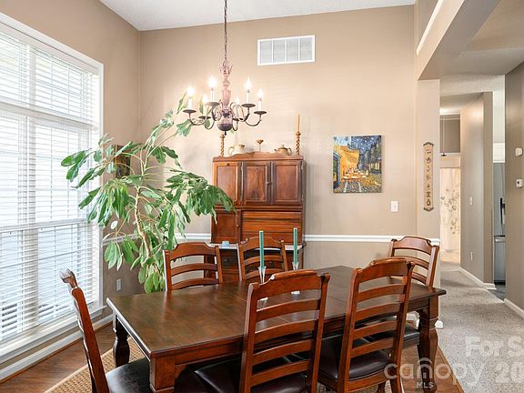3rd image of 102 W Farm Creek Dr
