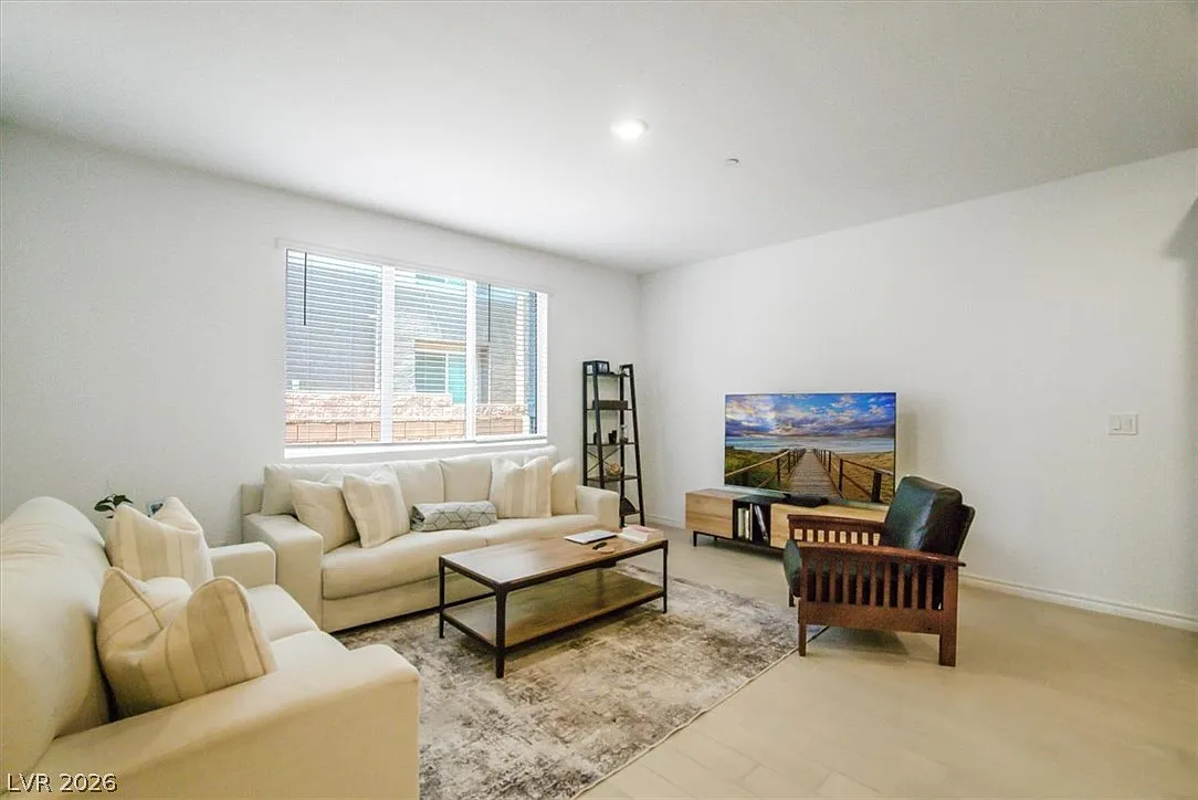 3 bed, 2.5 bath, 1784 sqft, $2,000 — Photo 1