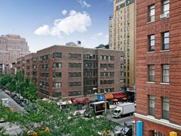 77 Seventh Avenue image 1 of 6