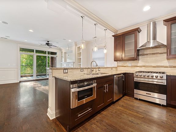 4th image of 2517 N Southport Ave #2