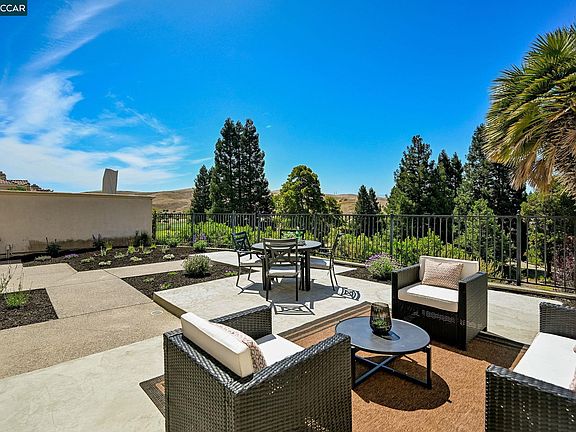5th image of 140 Cortona Dr