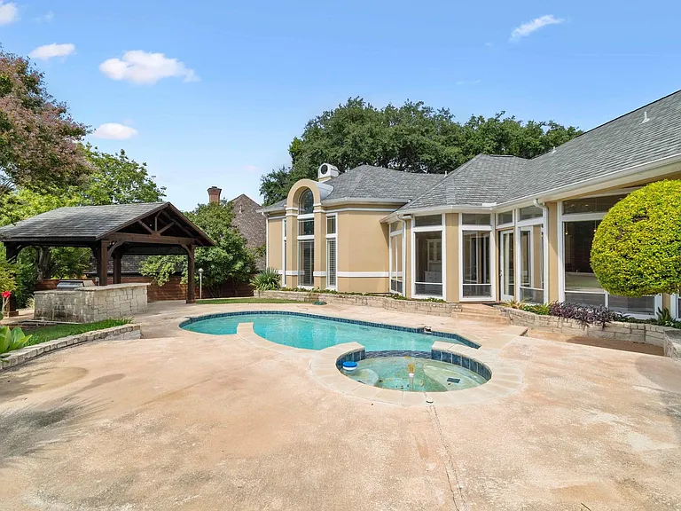 6020 Parksedge Ln — Photo 2