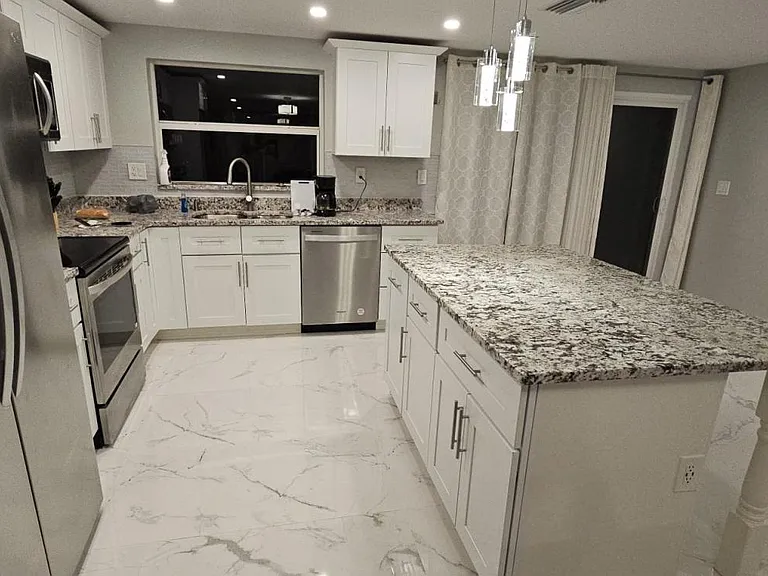 4931A Pompano Dr — Photo 5