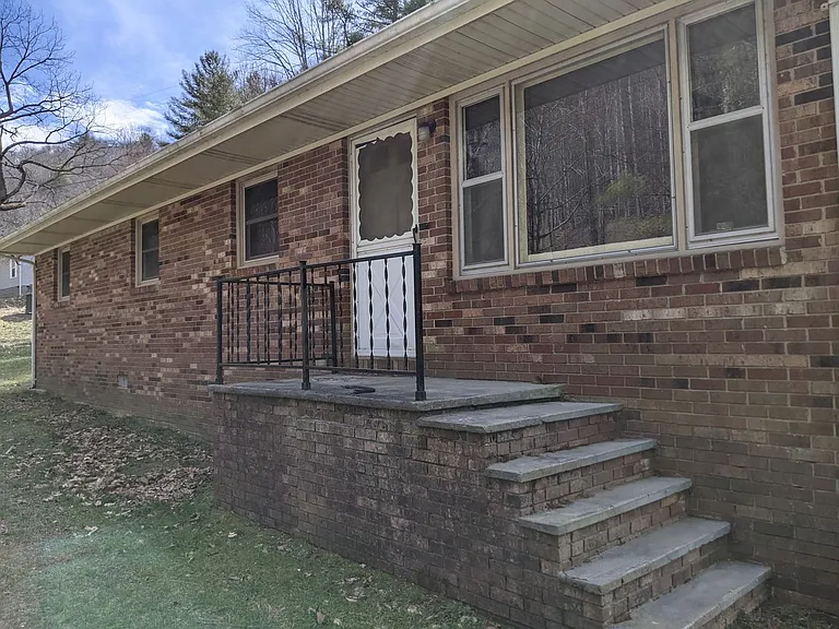 554 Love Hollow Rd — Photo 3