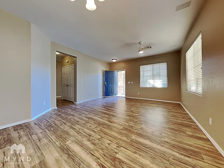 4532 E Harrison St — Photo 2
