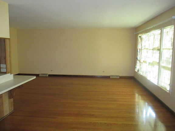 3rd image of 313 N Pleasant Dr