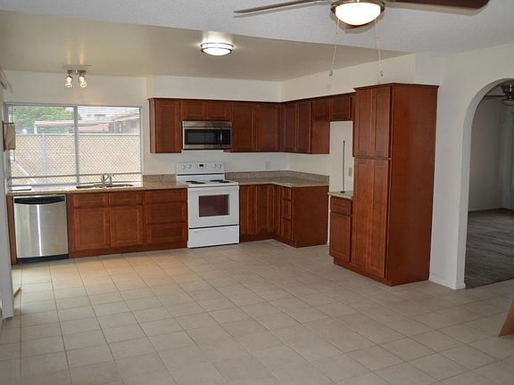 4th image of 8909 N 56th Ave