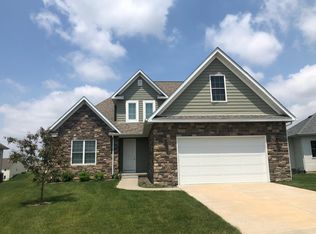106 Cobblestone Ln, Le Claire, IA 52753