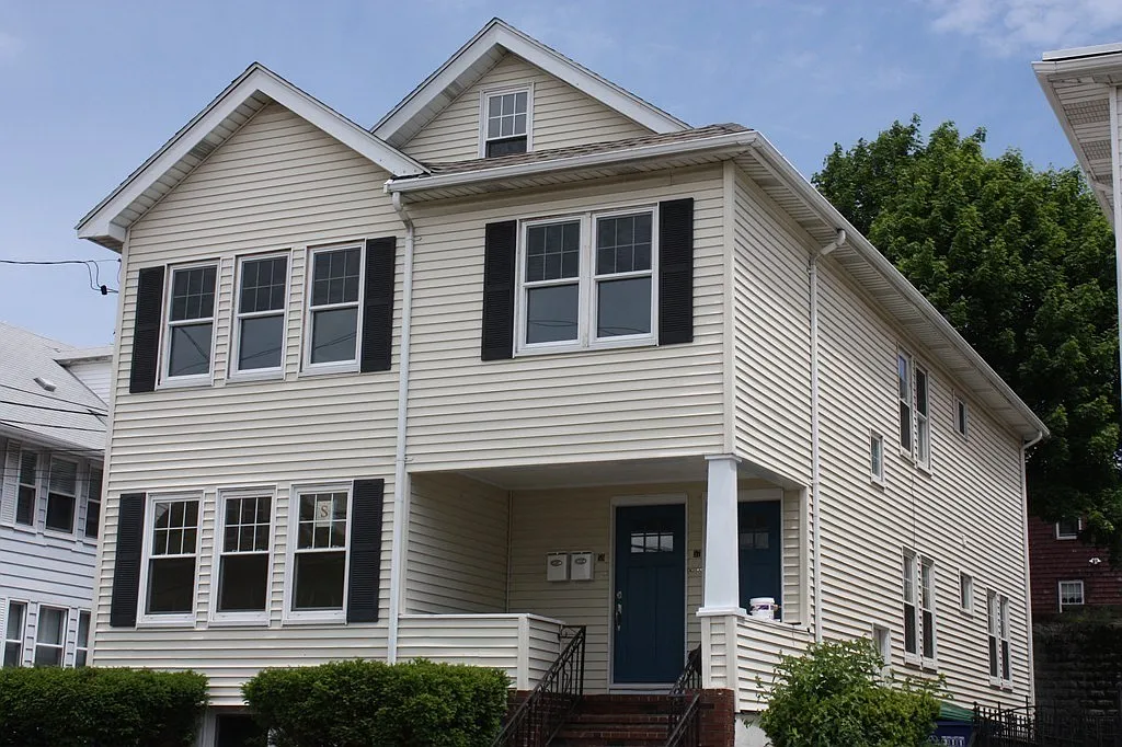 3 bed, 1.0 bath, 1350 sqft, $3,800 — Photo 1