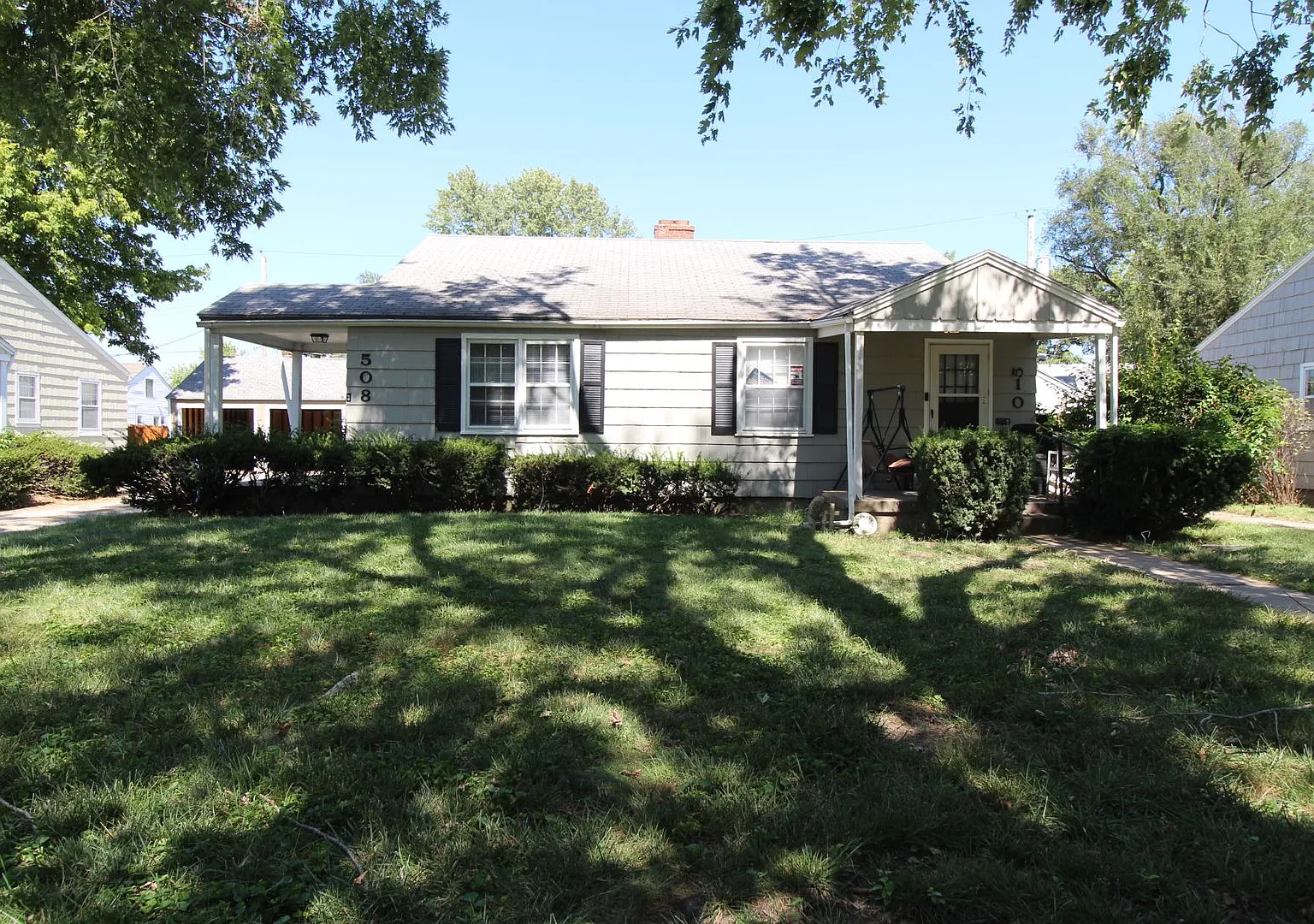 Fully Remodeled 1 Bedroom Duplex In NKC — Photo 1