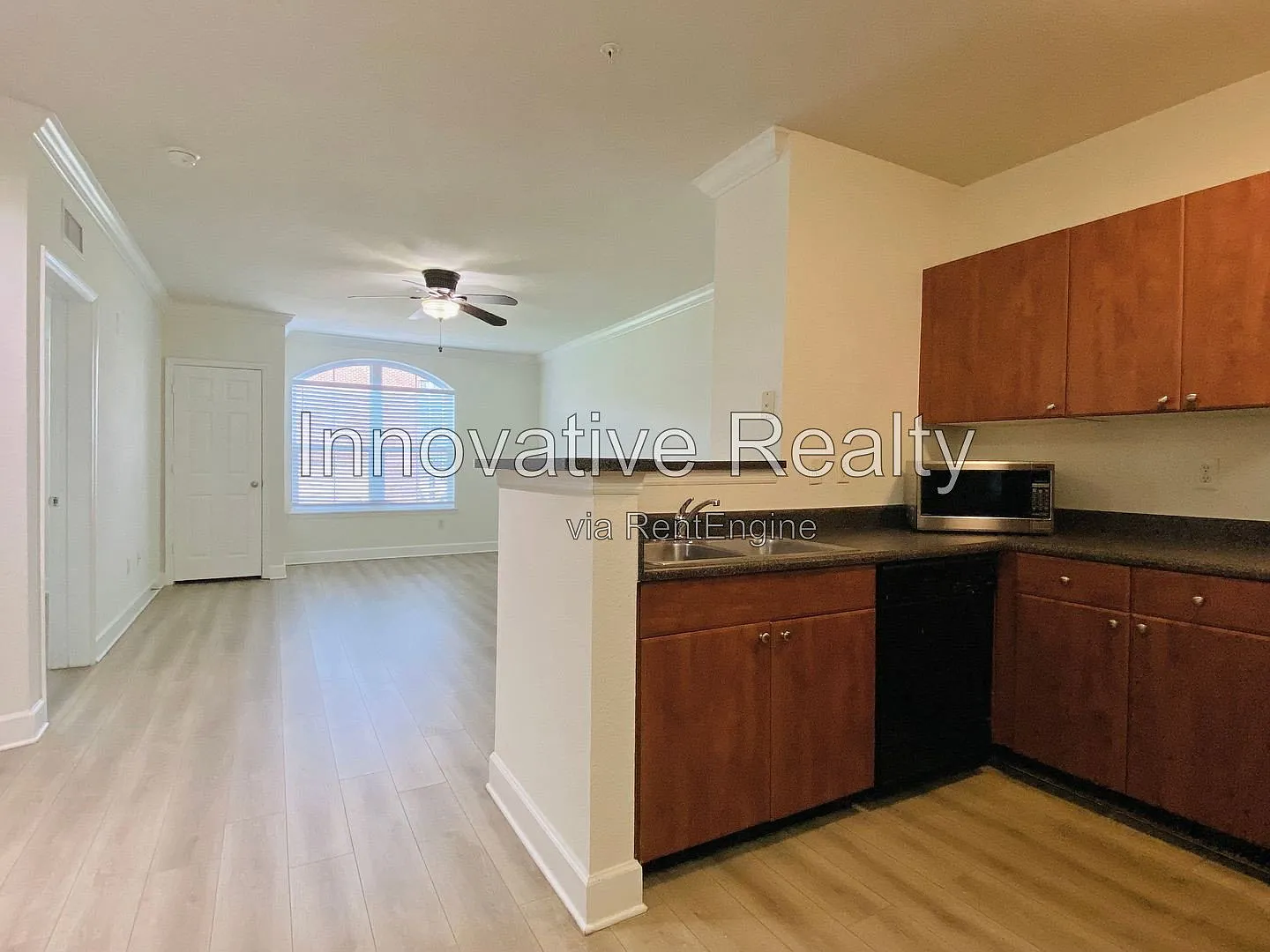 1 bed, 1.0 bath, 739 sqft, $1,550 — Photo 2