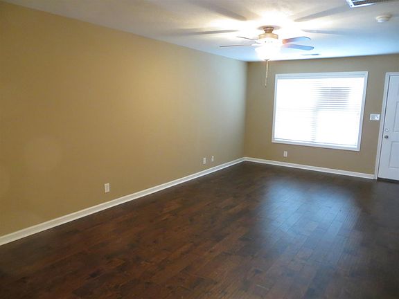 3rd image of 164 Alexander Blvd #164