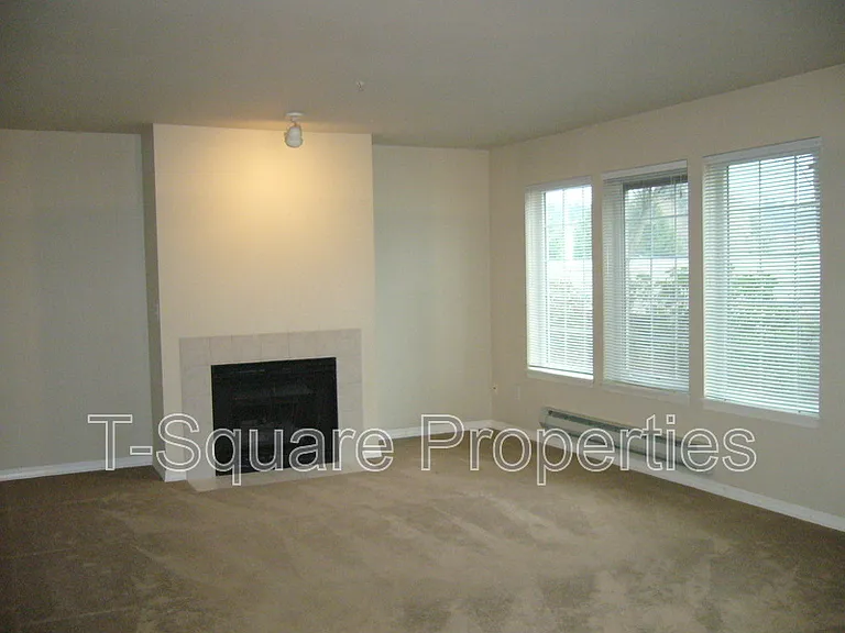 9525 NE 180th St #306 — Photo 3